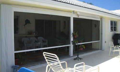 screen with accordion shutters installation project